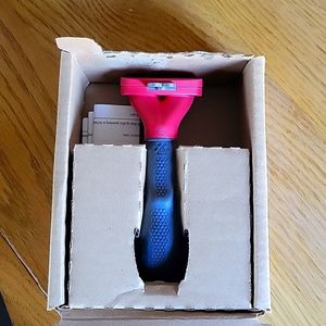 FURminator deshedding tool
